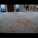 Der Teppich ist aus einem Stück; er wurde in 18 Monaten gefertigt